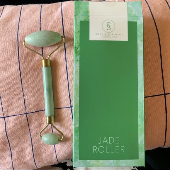 sherrie matthews Other - Sherrie Matthews Jade Roller 💚